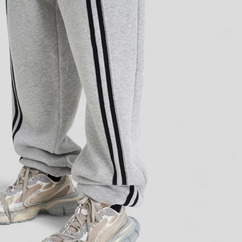 Baggy fleece sweat pant with graphic stripe