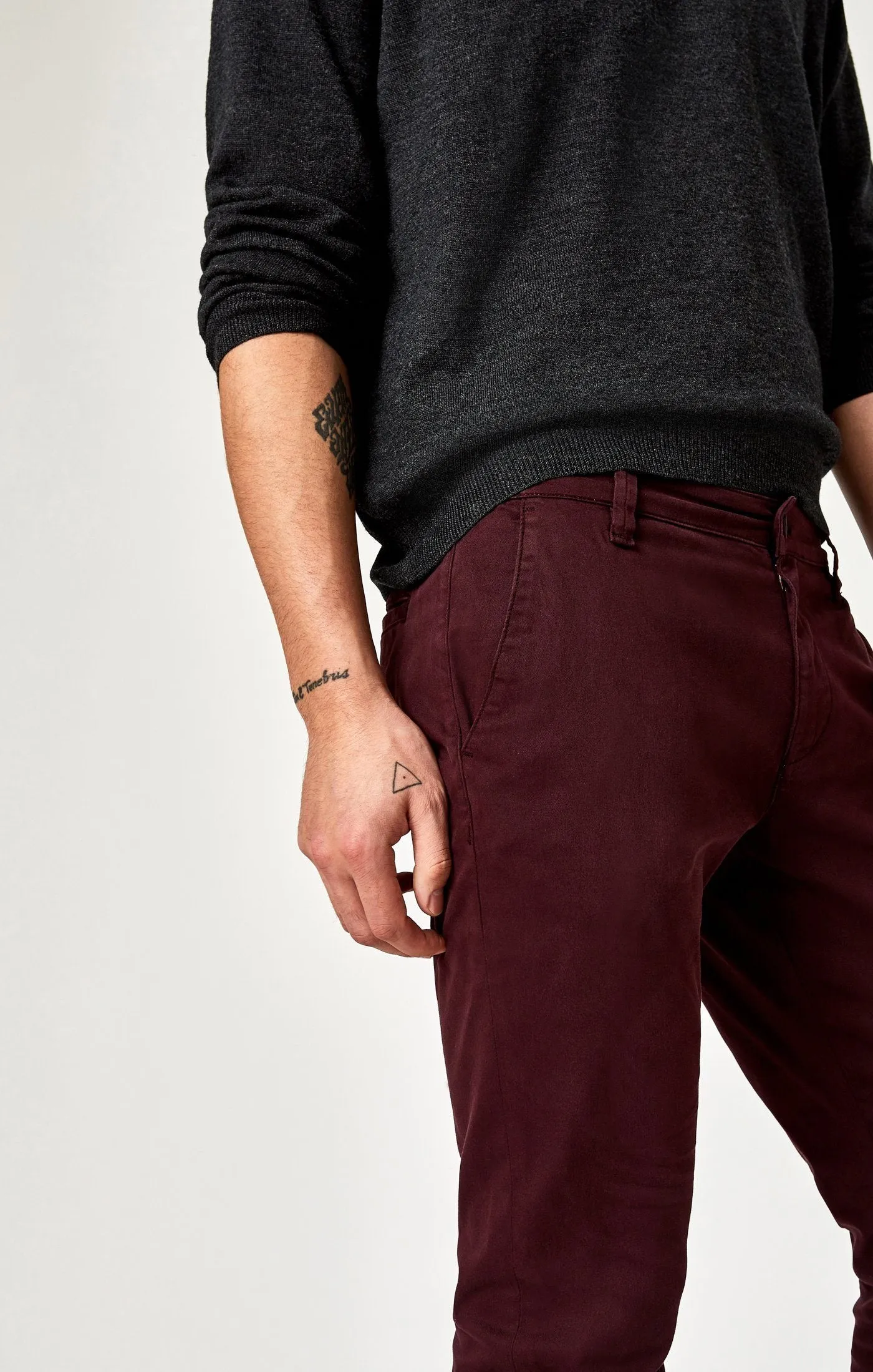 JOHNNY SLIM CHINO IN BURGUNDY TWILL